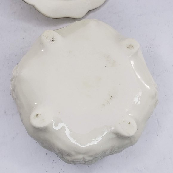 Porcelain Embossed Trinket Box Lidded Roses - Picture 7 of 8